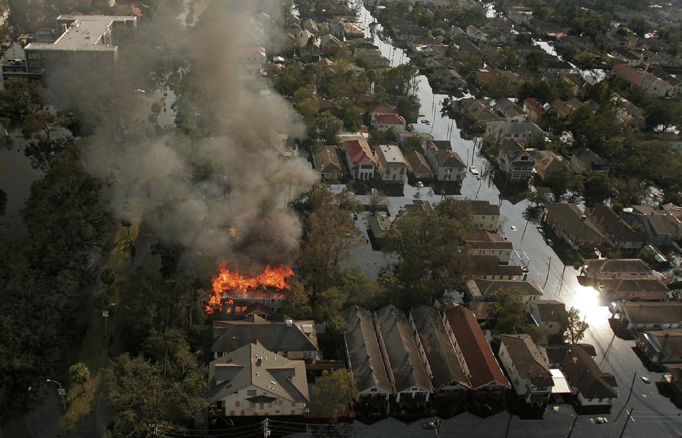 :House burns in Katrina flood.png